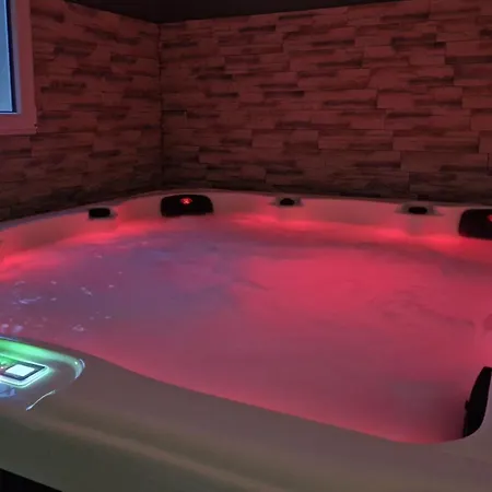 Chill House - Maison 2 - Option Jacuzzi * Chevannes (Essonne)